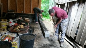 Construction du mur pour le stockage des courges